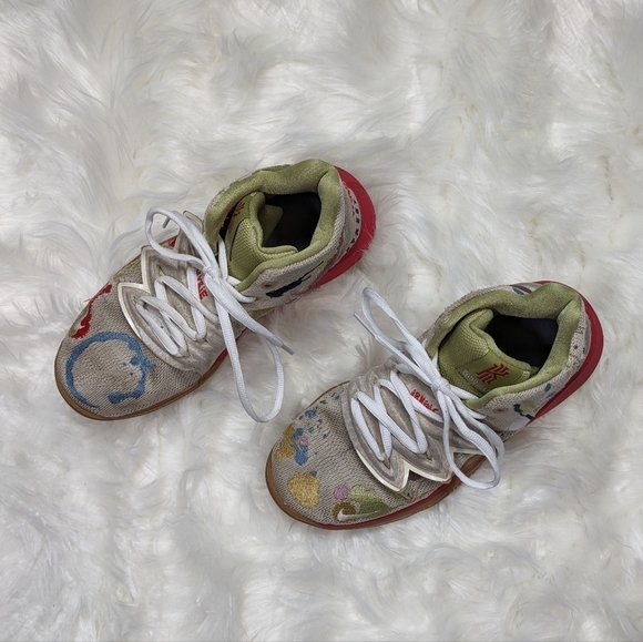 Nike Bandulu Kyrie 5 Embroidered Splatters Basketball Shoes Size Youth 5.5 - Picture 3 of 10